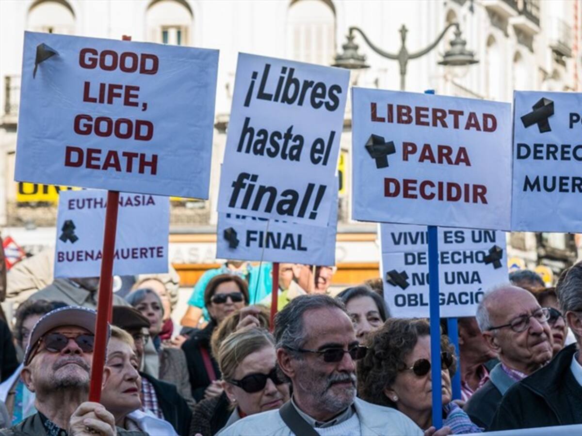 En España se presentaron alrededor de 300 mil firmas para despenalizar eutanasia