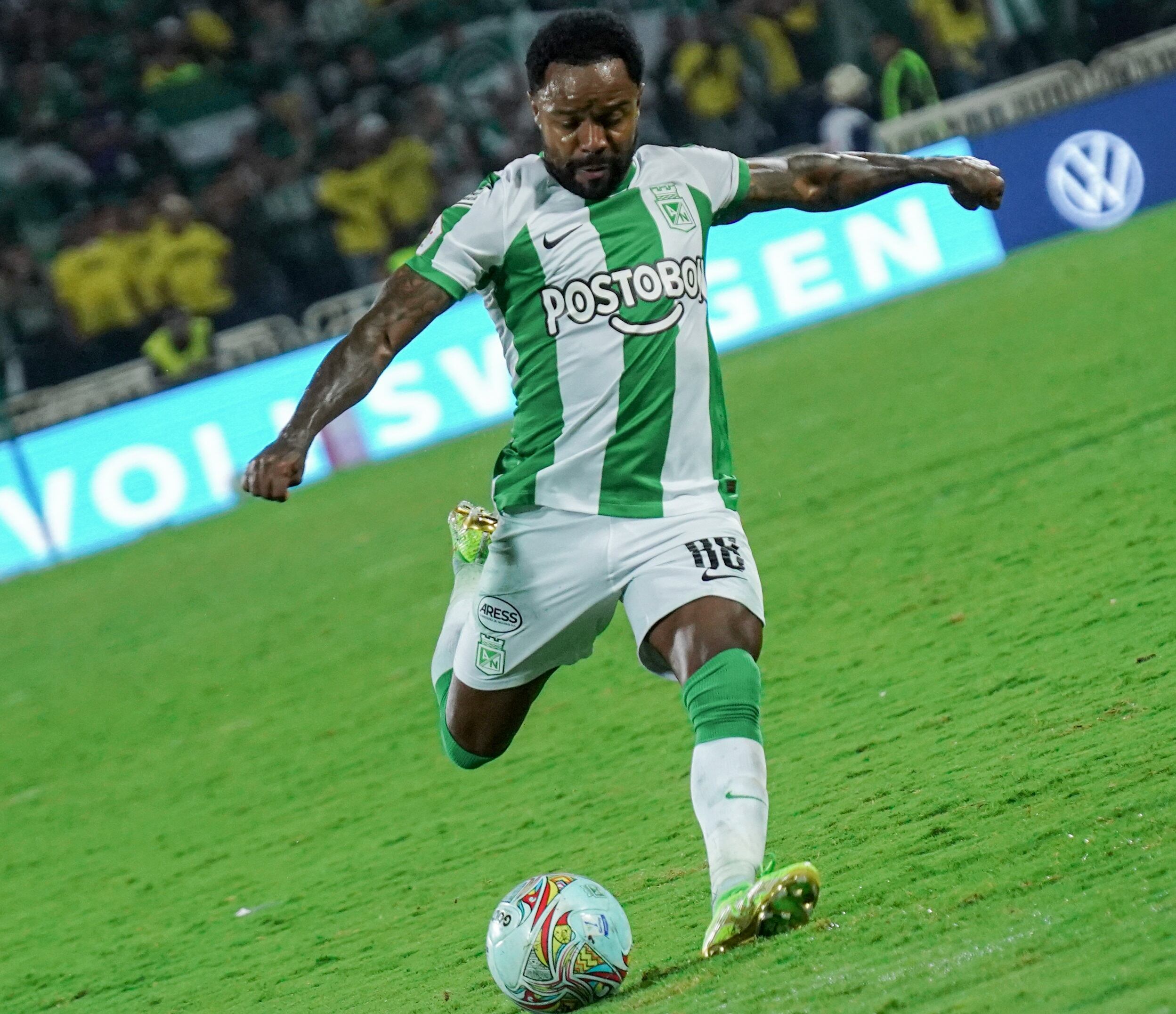 Dorlan Pabón anota su gol 200 como profesional. / @nacionaloficial