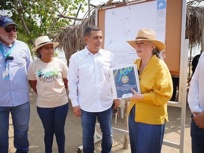 Zona insular de Cartagena contará con acueducto: Alcalde entregó proyecto a Minvivienda