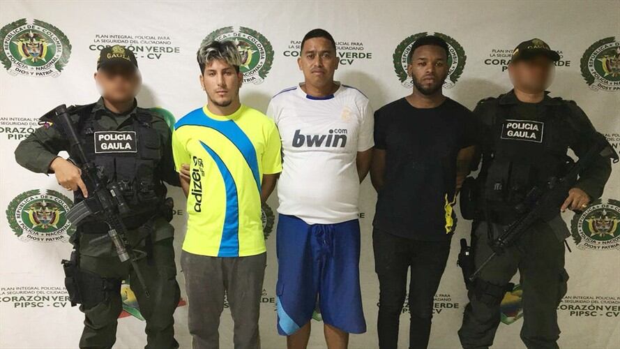 Los ciudadanos venezolanos capturados son: Franyerson José González Villareal, Ely Saul Ortega Rodríguez y Fernando José Sánchez Ariza. Foto: Policía Metropolitana de Cartagena.