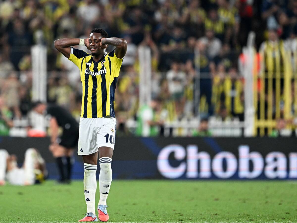 La agresión por la que Jhon Durán es duramente criticado por la prensa turca en Fenerbahce: así fue