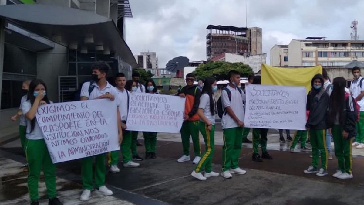 Vocero de padres de familia del colegio, Carlos Alberto Sánchez