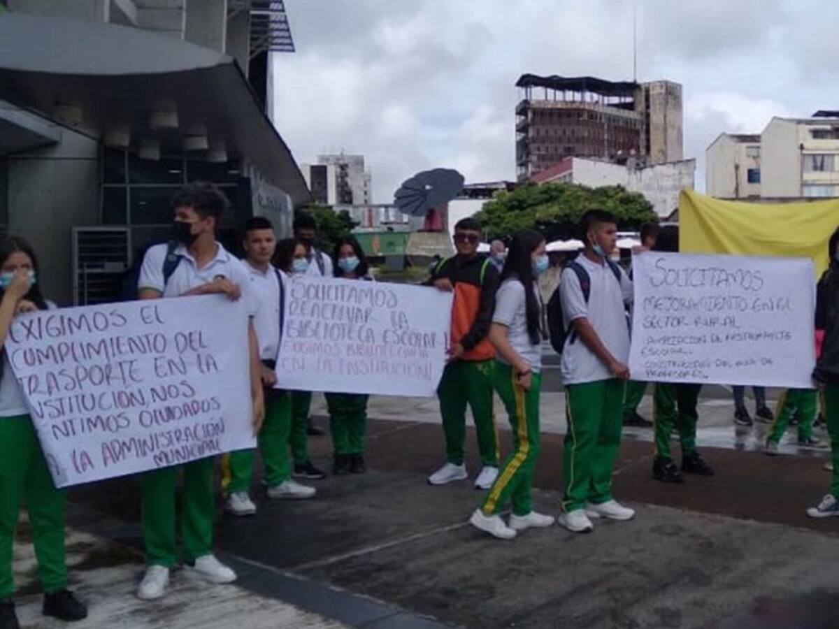 Persiste dificultad por transporte escolar en colegio El Caimo de Armenia