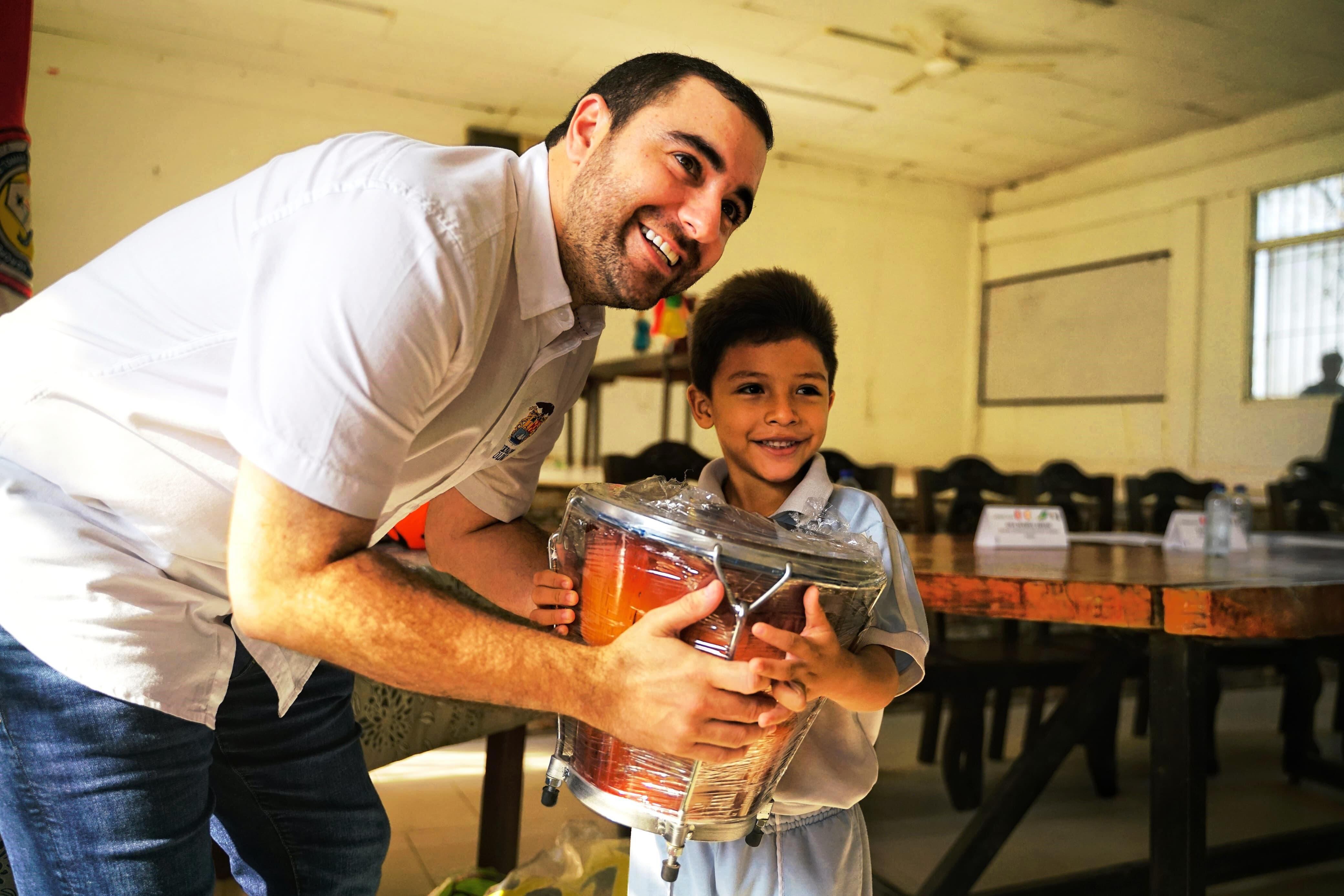 Yamil Arana, gobernador mejor valorado del país, según encuesta de Invamer