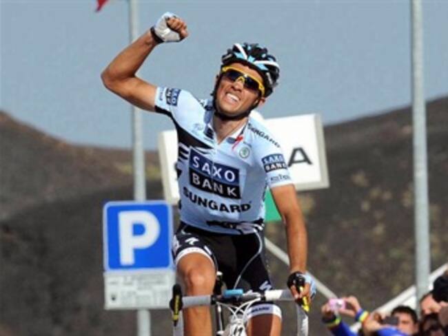 Alberto Contador gana la novena etapa del Giro y es líder