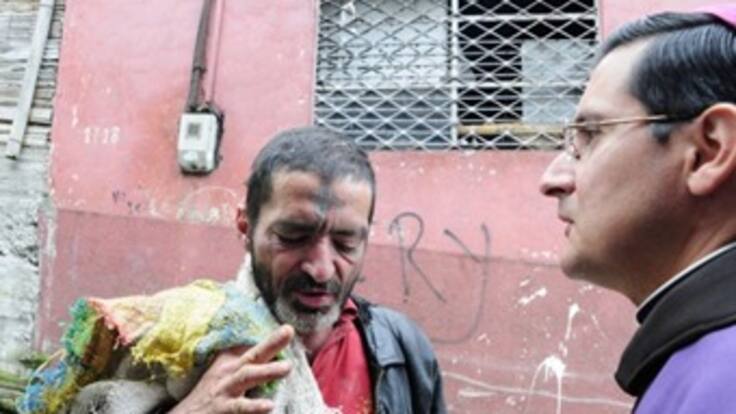 El obispo anglicano, Fray Juan Torres realiza labores sociales en Manizales