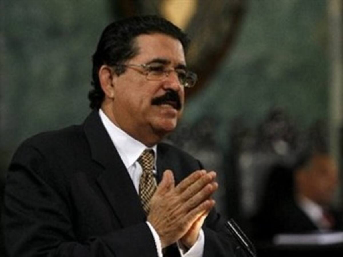 Zelaya pide a las Fuerzas Armadas que bajen las armas