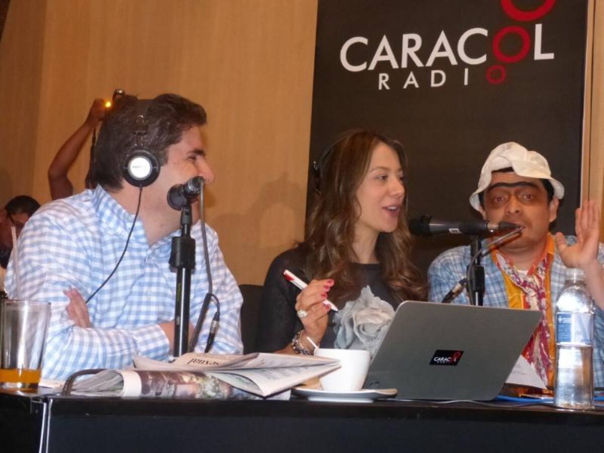 Darío Arizmendi y su equipo desde la ciudad más innovadora del mundo, mostrando lo mejor de Antioquia y sus gentes. Foto: Caracol Radio.