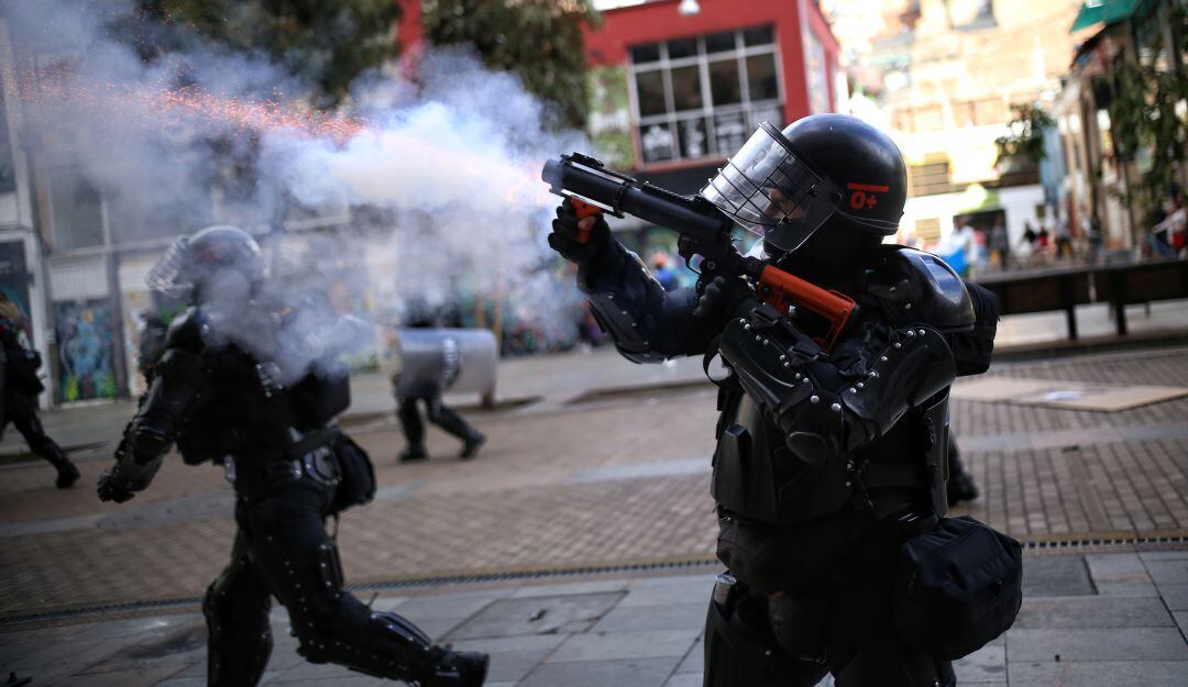 Hombres del ESMAD en medio de las protestas