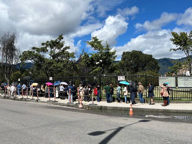 Aunque hay colapso global en embajadas de EE. UU., en Bogotá trámites de visa avanzan con normalidad