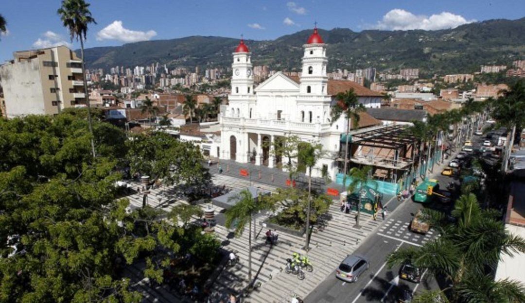 Jóvenes le quemaron la cabeza a un compañero en colegio de Envigado, Antioquia