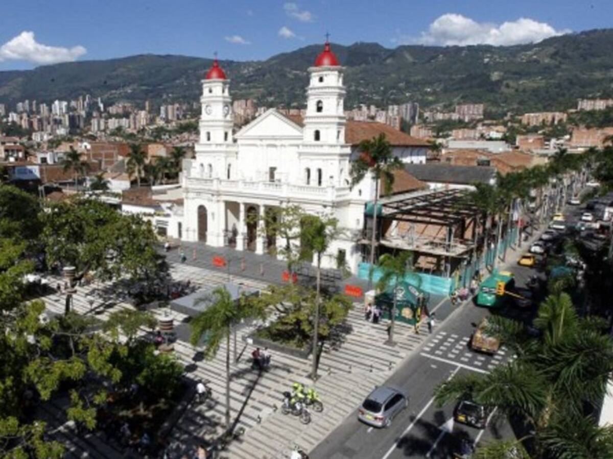 Jóvenes le quemaron la cabeza a un compañero en colegio de Envigado, Antioquia