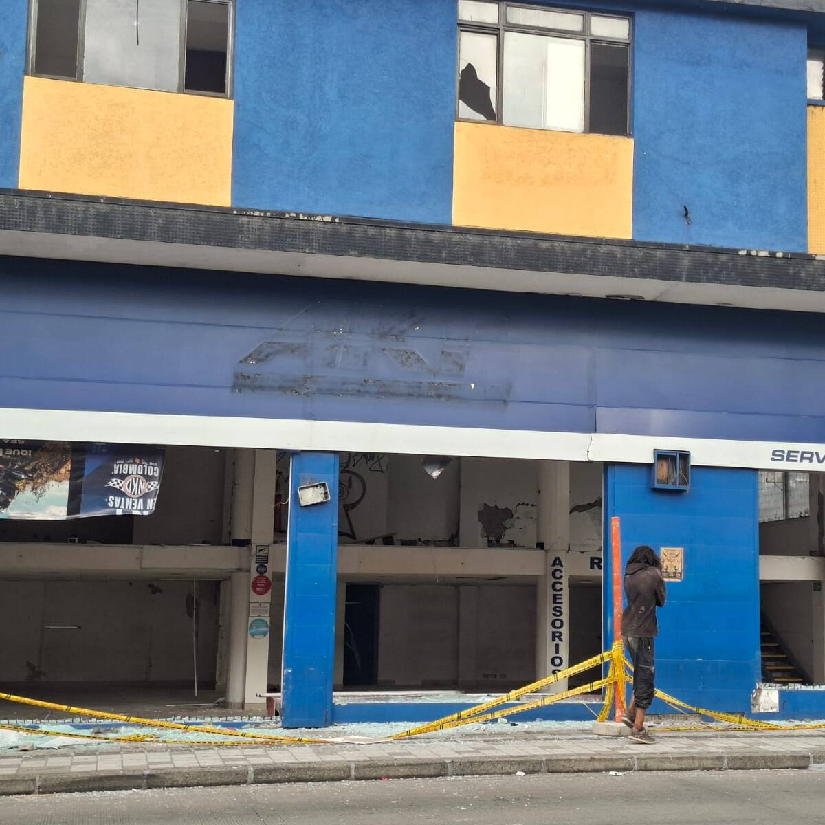 Una cuadra completa del centro de Armenia afectada por el terremoto fue vandalizada