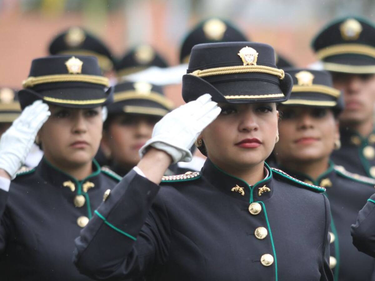 Primer grupo de policías graduados en Derecho a la Protesta
