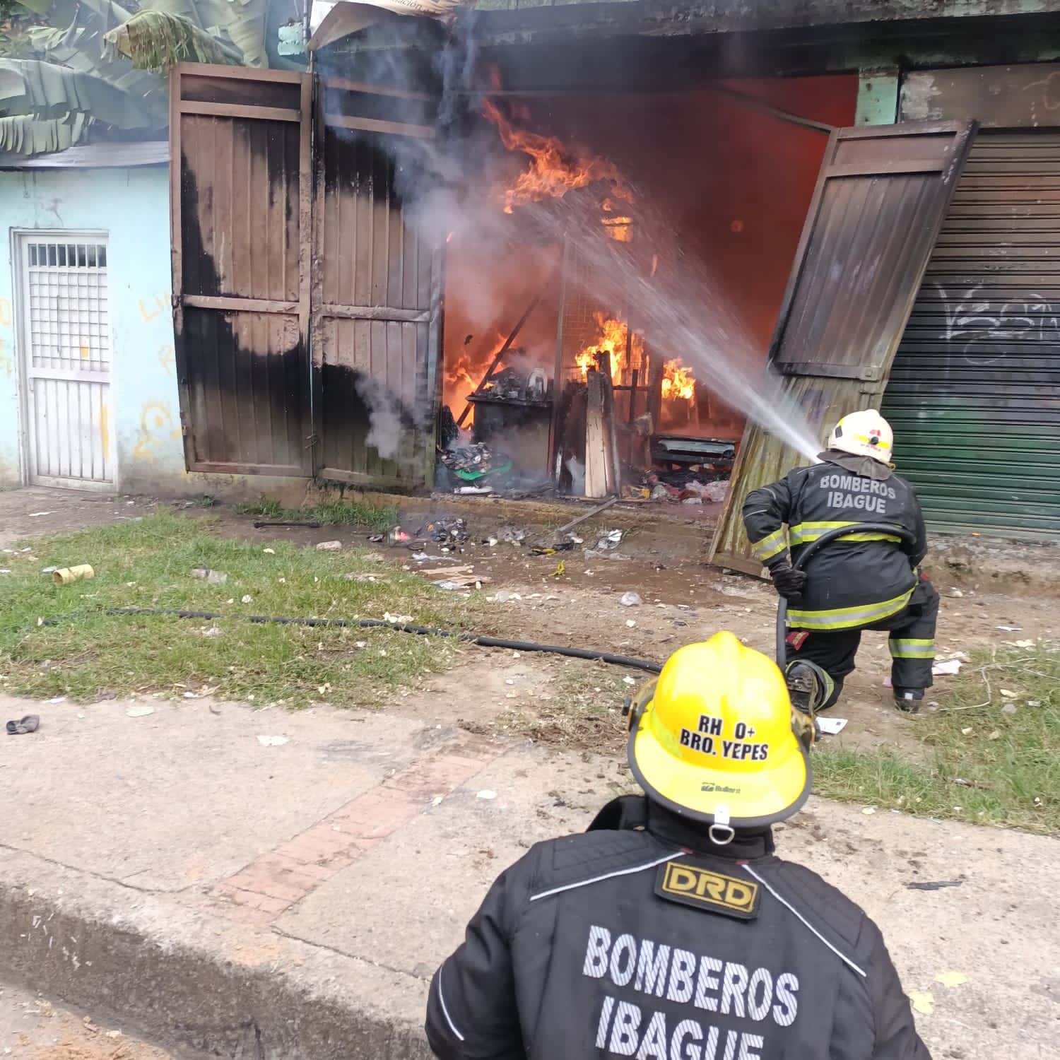 La emergencia se presentó en una bodega de reciclaje de Ibagué