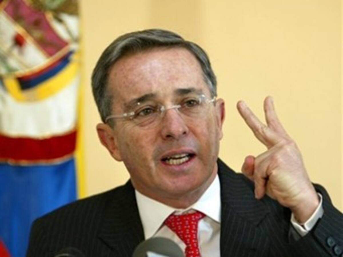 Obras civiles del Gobierno se han adjudicado en audiencia pública y con total transparencia: Presidente Uribe