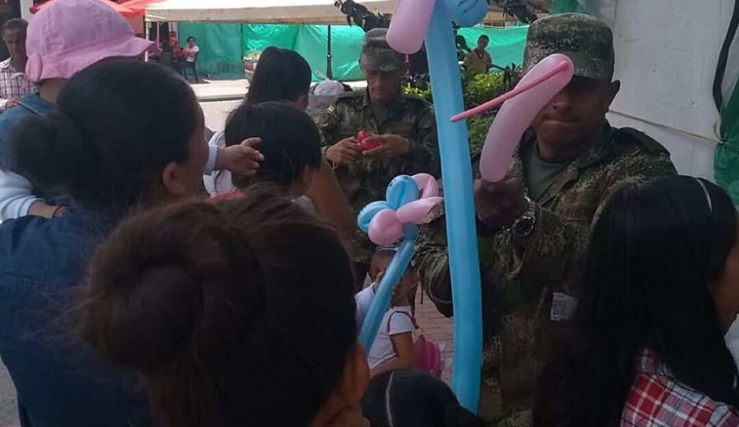 Brigadas del Batallón Ayacucho en los municipios de Caldas