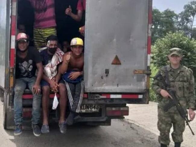 Por traslado ilegal de migrantes, suspenden al secretario de Puerto Tejada