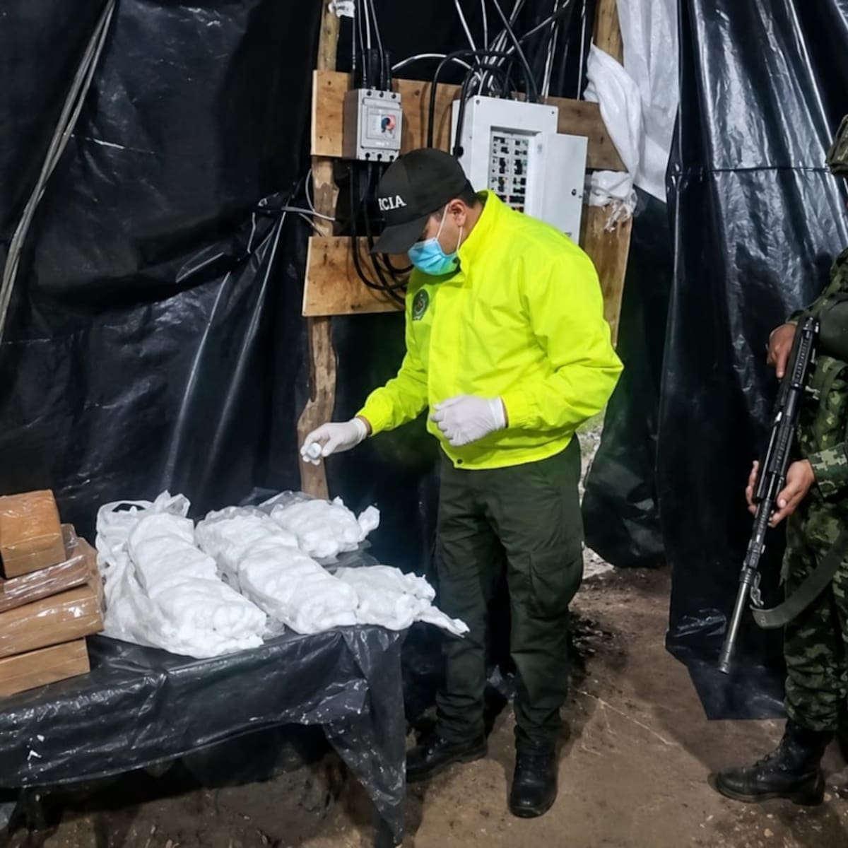 El Ejército destruyó un laboratorio de cocaína del ELN en el sur del Cauca
