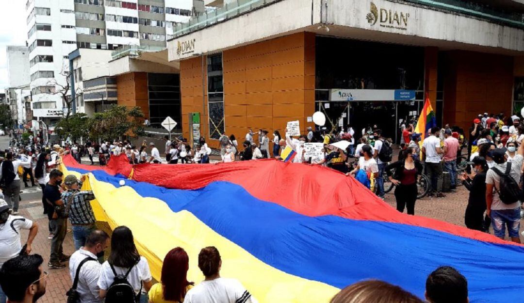 Marcha en el sector de la Plaza de Bolívar de Armenia 
