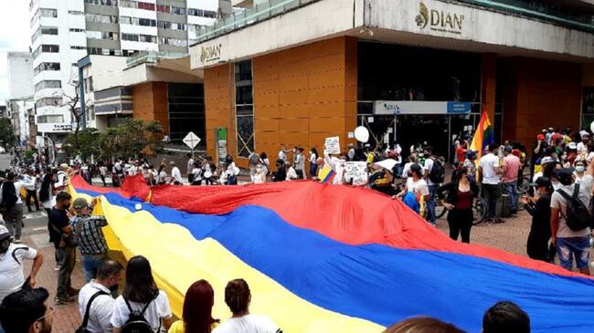 Marcha en el sector de la Plaza de Bolívar de Armenia