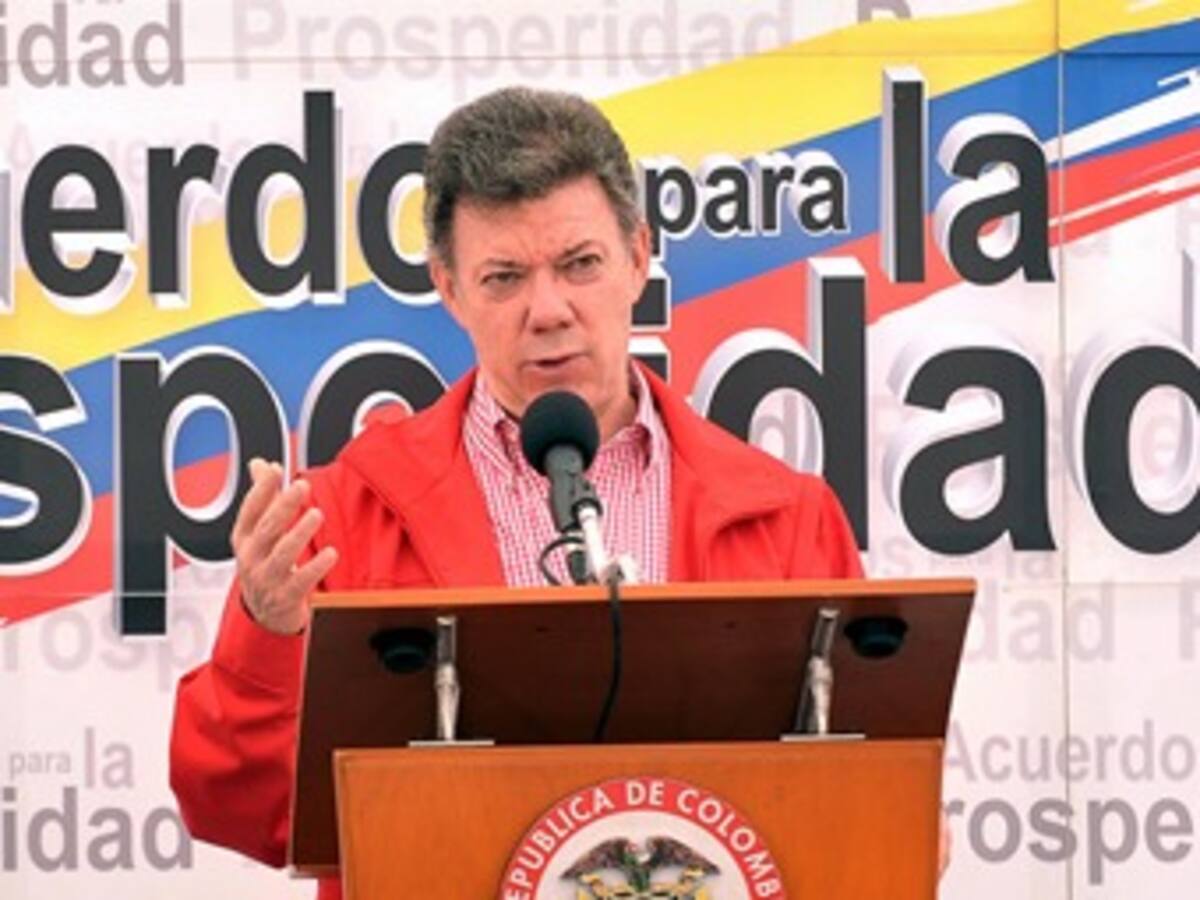 Empresa que pague un solo peso a esos bandidos se va del país: Santos