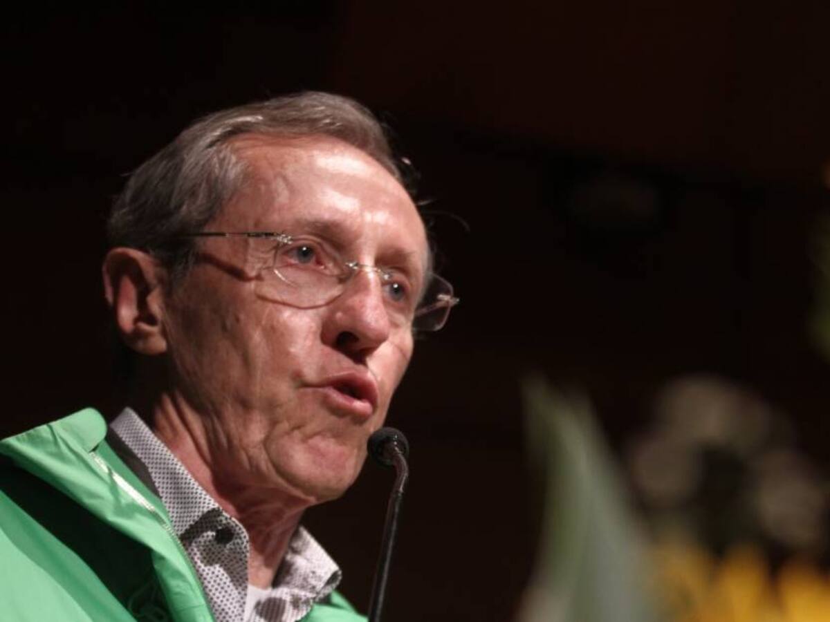 Antonio Navarro Wolf anunció su voto por Gustavo Petro