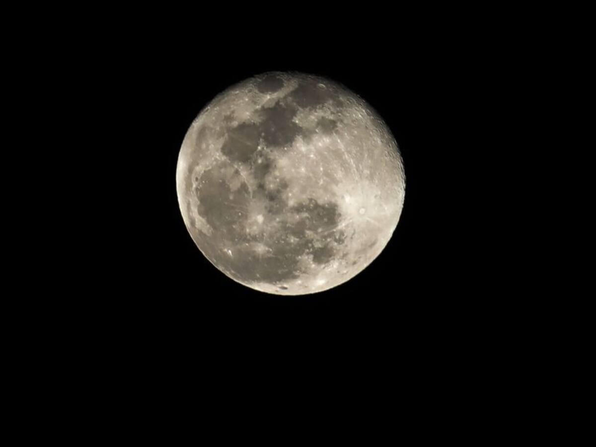 Ver la luna de Medellín, otro plan para hacer en cuarentena