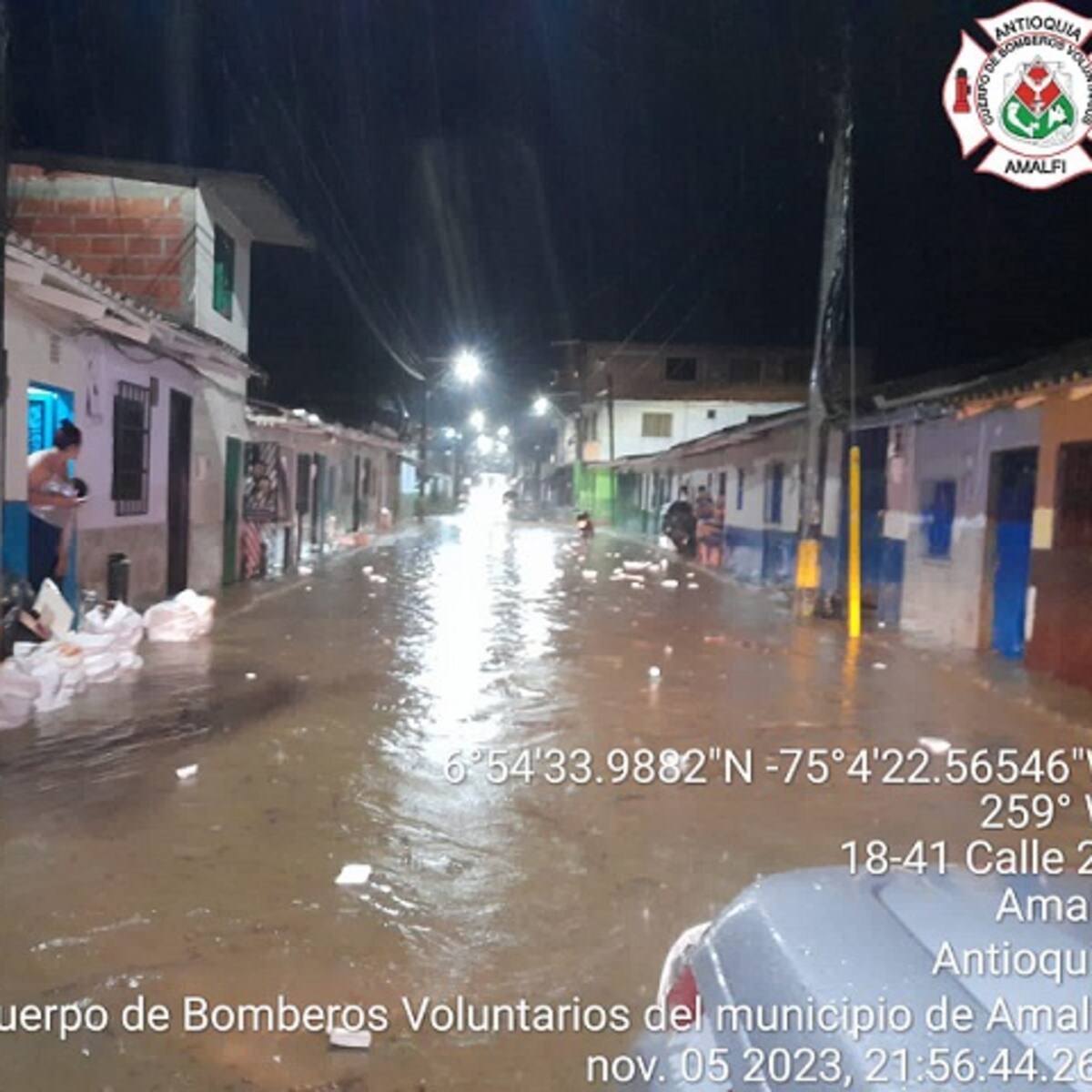 Varias quebradas se desbordaron e inundaron algunos barrios en Amalfi, Antioquia