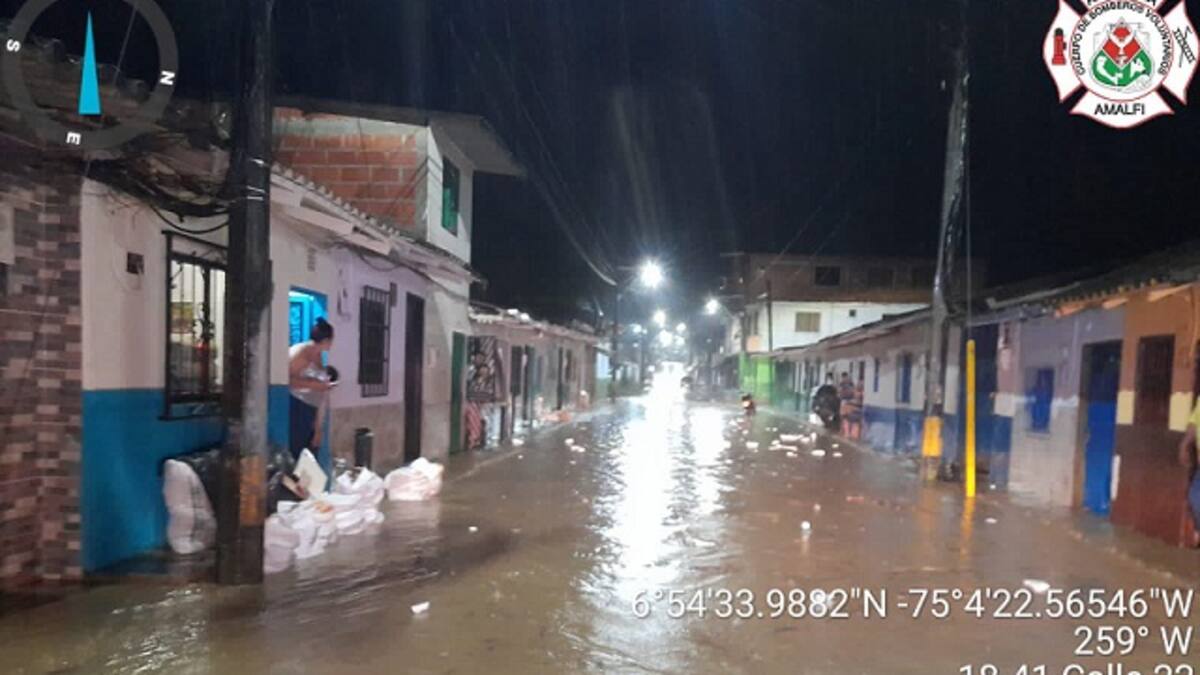 Varias quebradas se desbordaron e inundaron algunos barrios en Amalfi, Antioquia