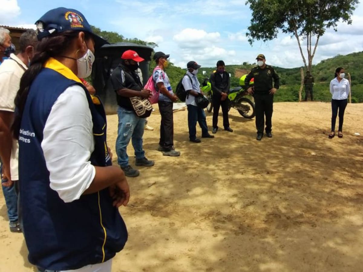 Policía brinda acompañamiento a familias campesinas de Caño Negro