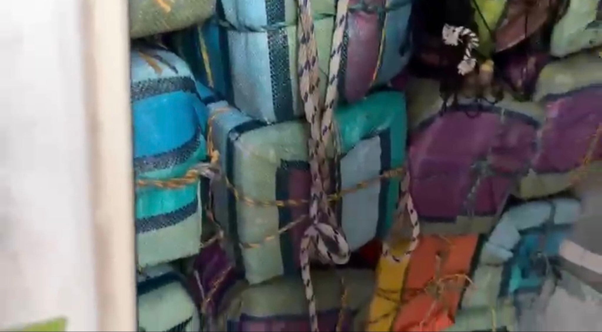 Incautadas cerca de 2 toneladas de cocaína a más de 60 millas náuticas al norte de Santa Marta/ Armada de Colombia.