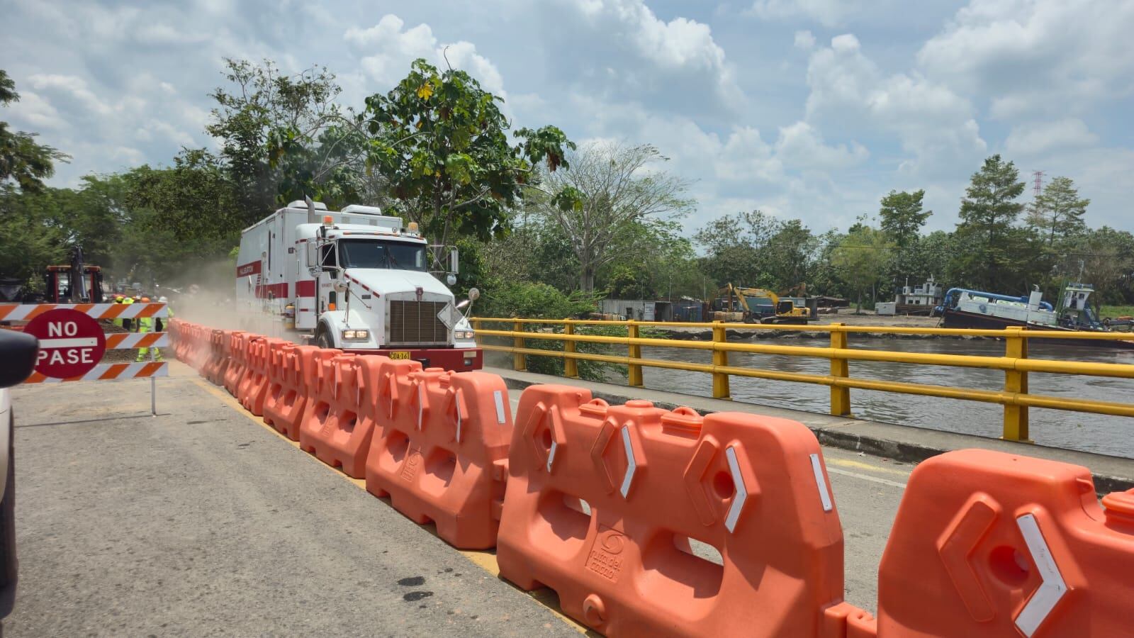 Paso a un carril puente Guillermo Gaviria - Yondó- foto Ruta del Cacao
