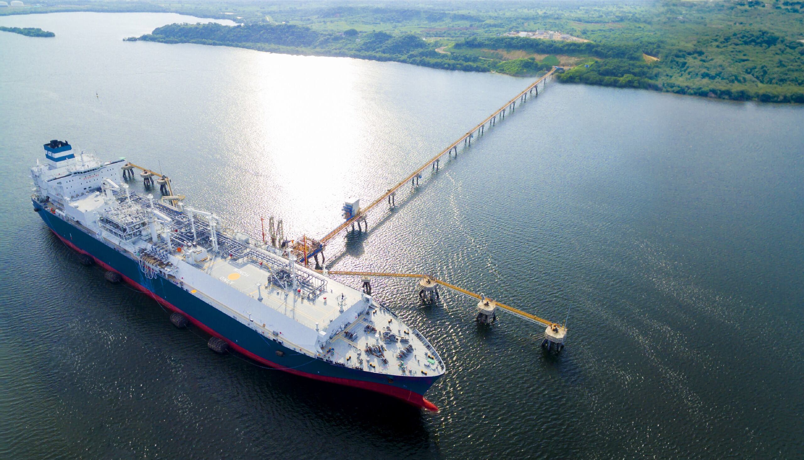 Se realizan actividades correctivas en la unidad flotante de almacenamiento y regasificación de Cartagena