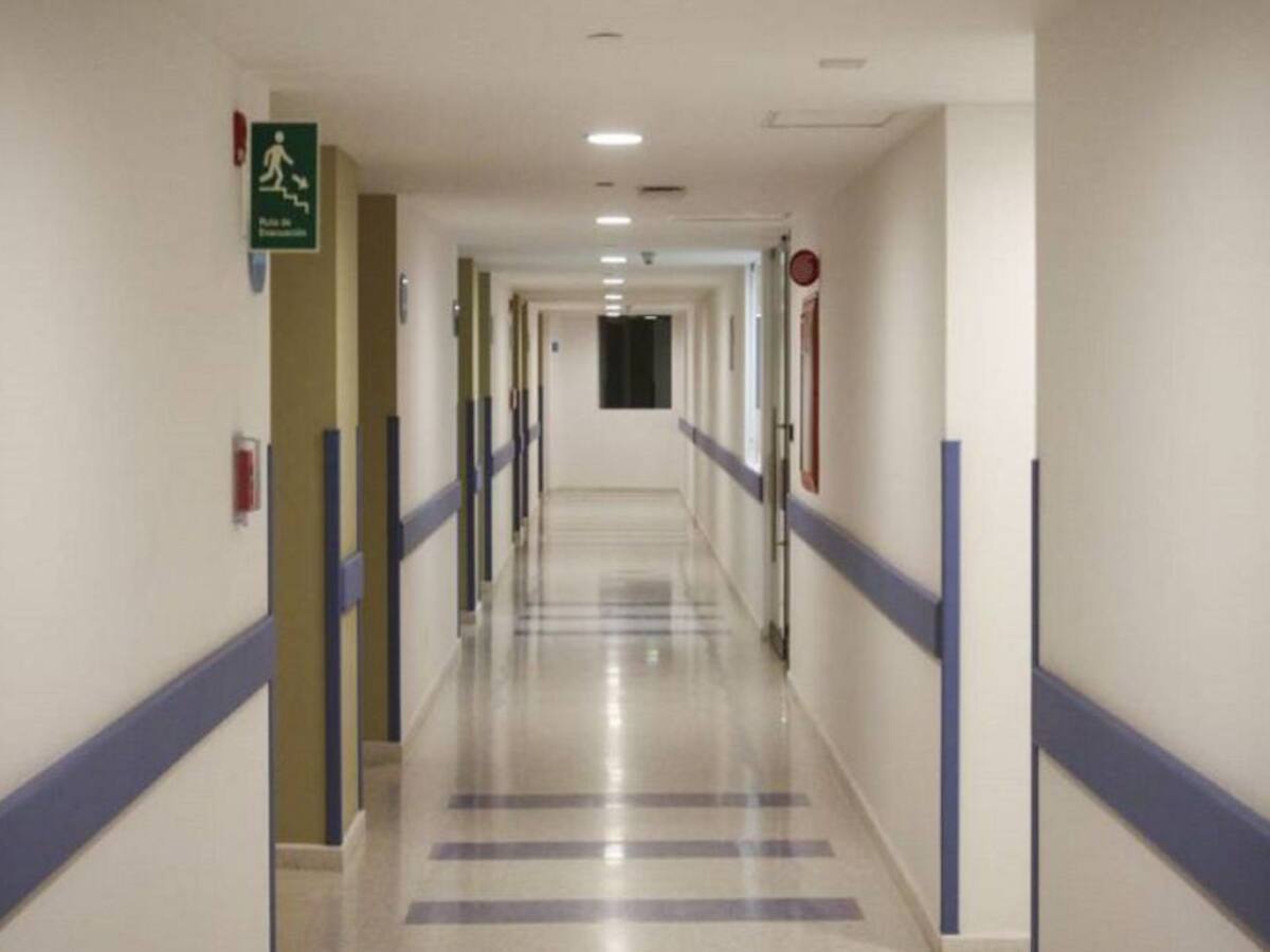 El hombre sufrió un paro cardíaco, y en la clínica no le dieron la atención