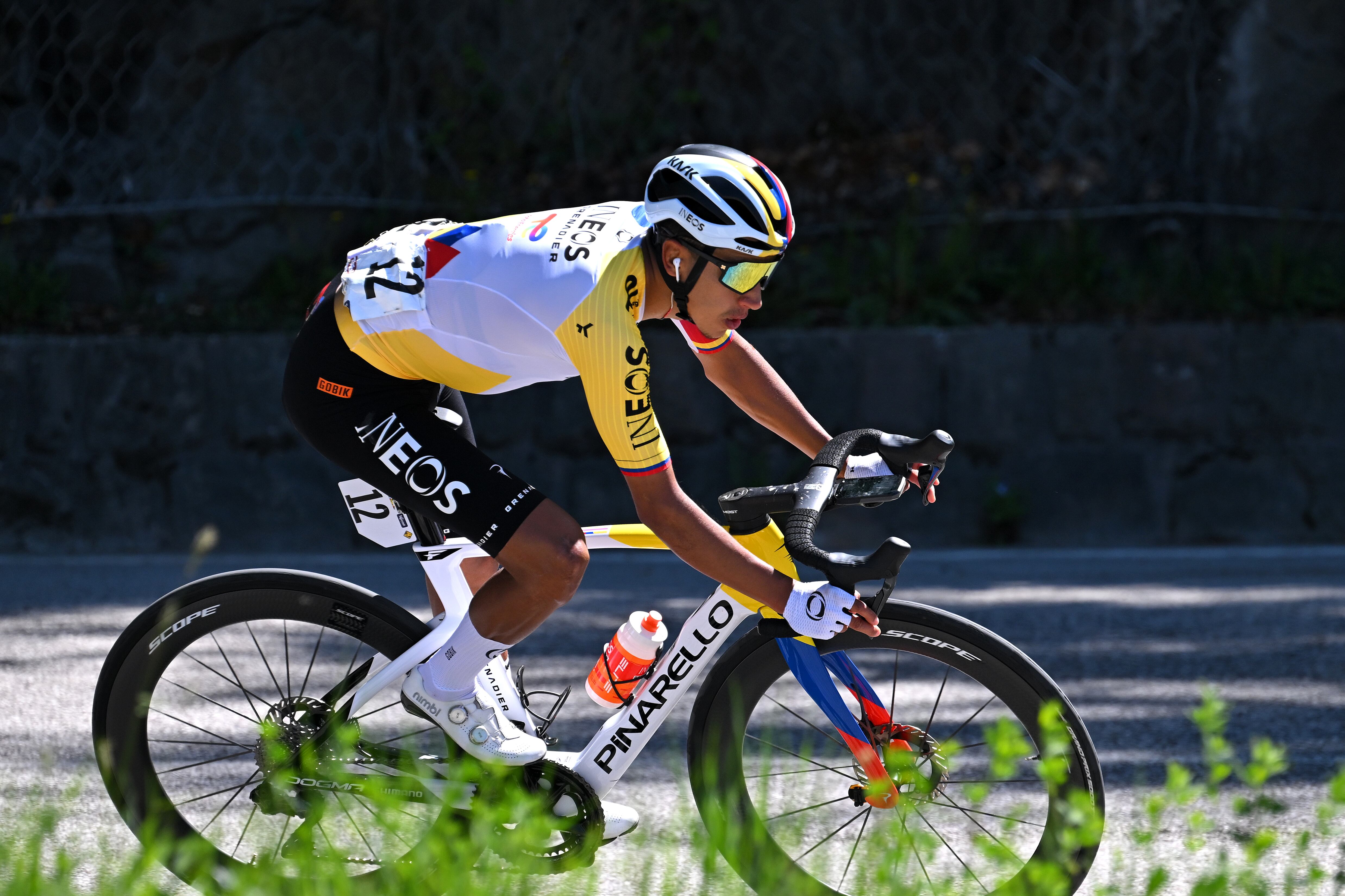 Egan Bernal durante la cuarta etapa del Tour de Los Alpes. (Photo by Tim de Waele/Getty Images)