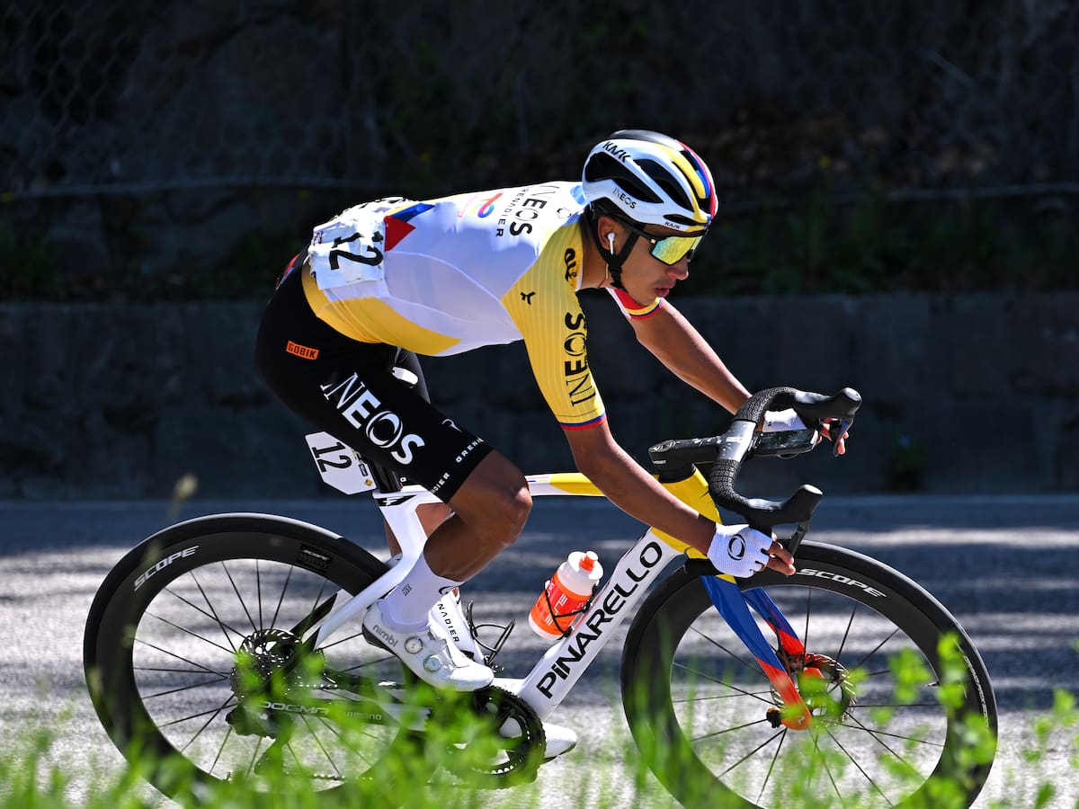 Egan Bernal sigue recortando diferencia en el Tour de Los Alpes: Así van los colombianos