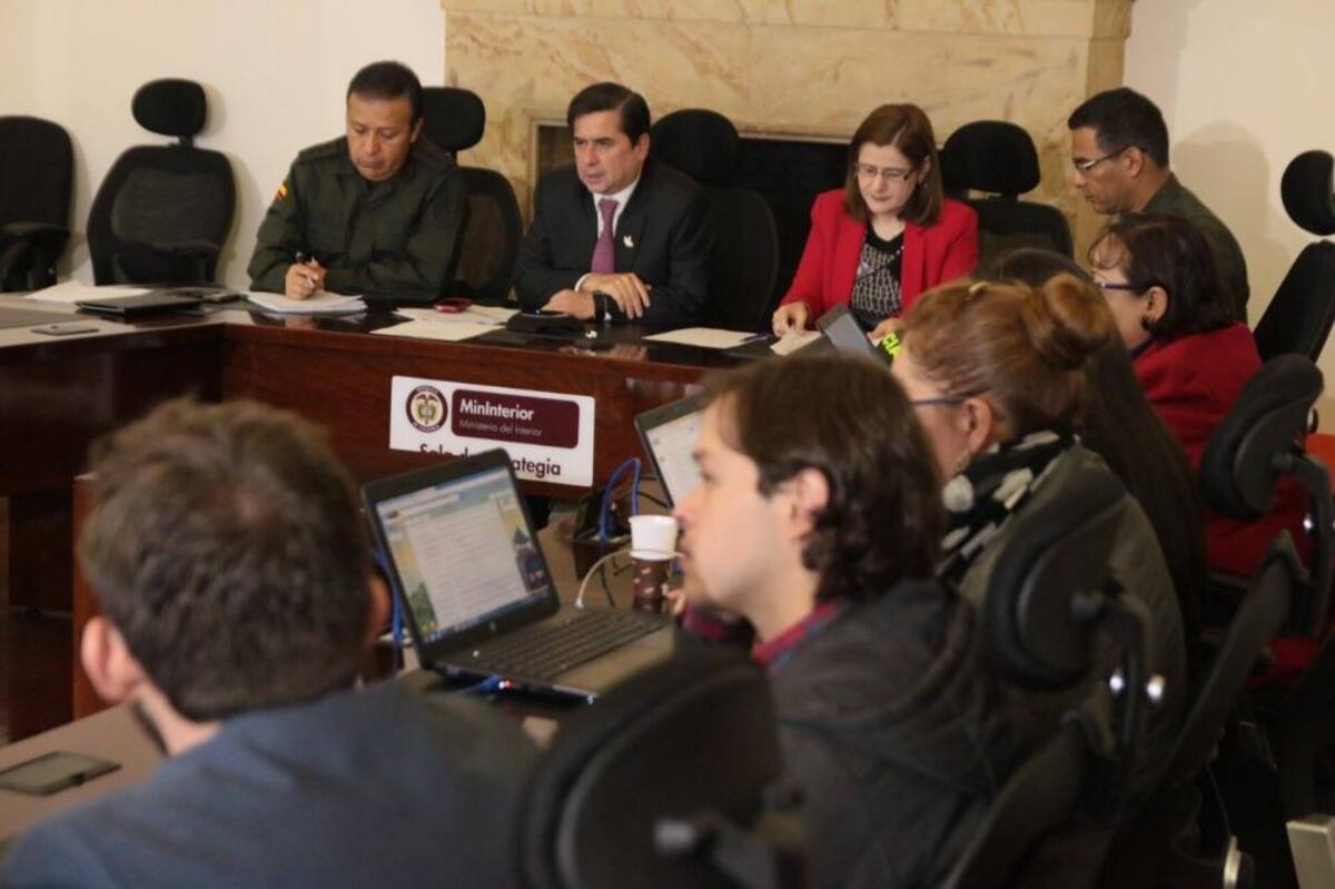 De acuerdo con el balance entregado por el ministro del Interior, Juan Fernando Cristo, y el comandante de la Policía de Tránsito, general Carlos Ramiro Mena, hasta el momento hay 49 capturados por lesiones personales, daño en bien ajeno y ataque a funcionario público.