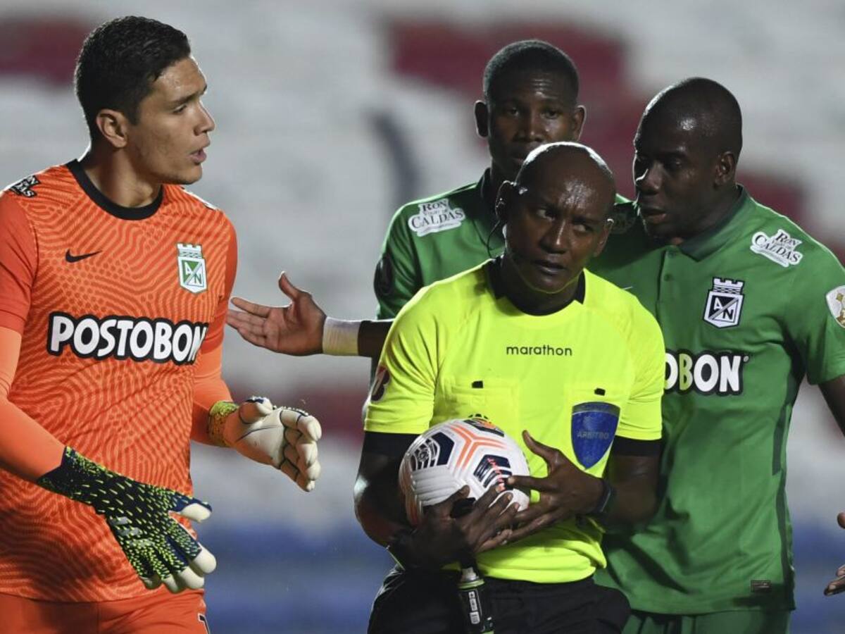 Nacional de Uruguay se queja por arbitraje del juego ante Atlético Nacional