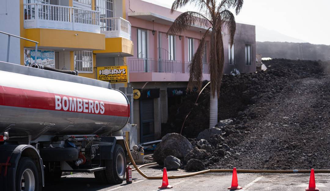 Viviendas afectadas por la erupción del volcán Cumbre Vieja en la isla La Palma.     Foto: Getty 