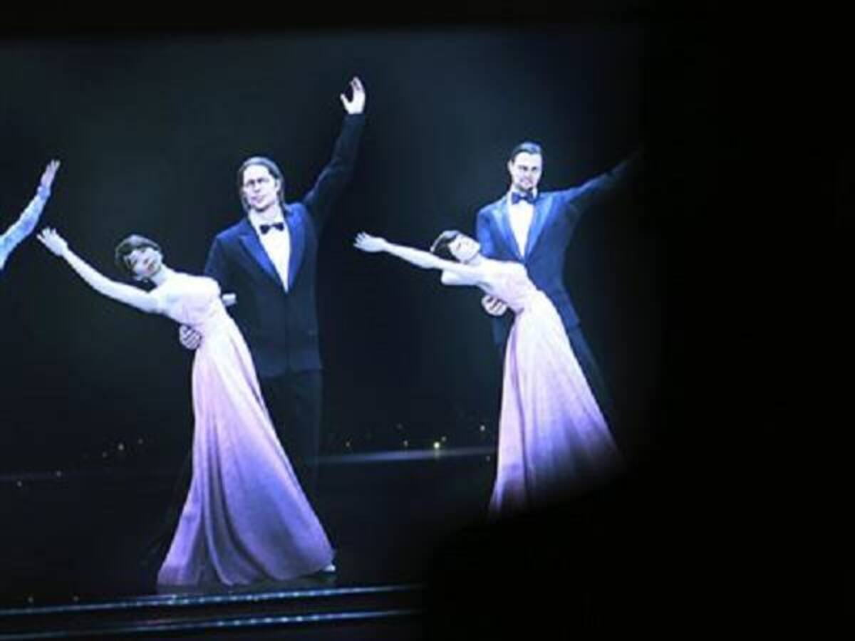 Bailar con hologramas de famosos, una realidad en Tokio