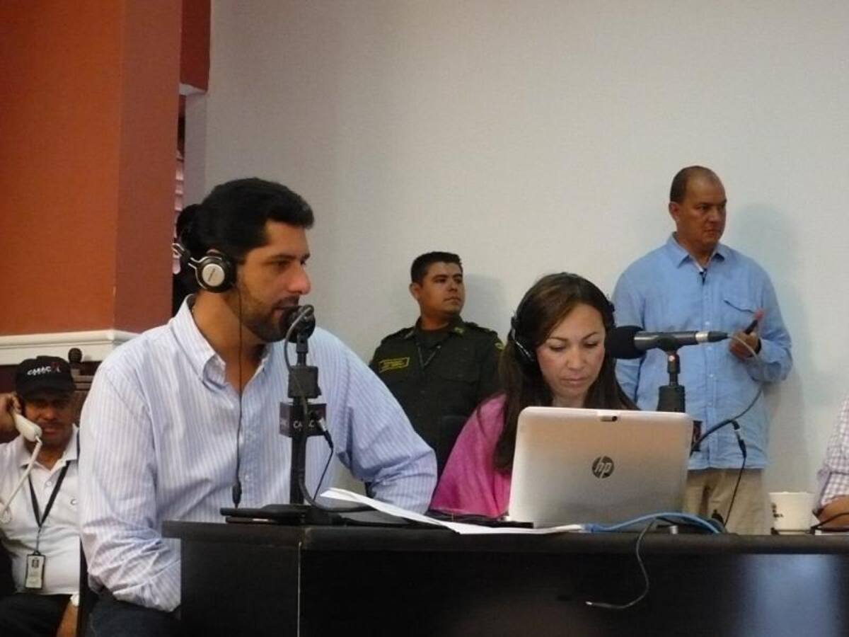 Darío Arizmendi y su equipo desde la heroica, mostrando lo mejor de la ciudad y sus gentes. Foto: Caracol Radio.