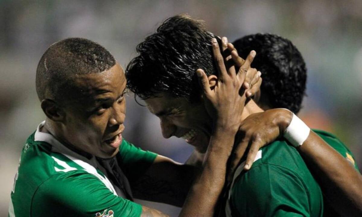 Por idéntico marcador de 3-2, tanto tiburones como verdolagas se impusieron en la segunda fecha del cuadrangular semifinal de la Liga Postobon II. Junior lidera con 6 puntos, seguido por Nacional con 4, Santa Fe e Itagüí, sin unidades.