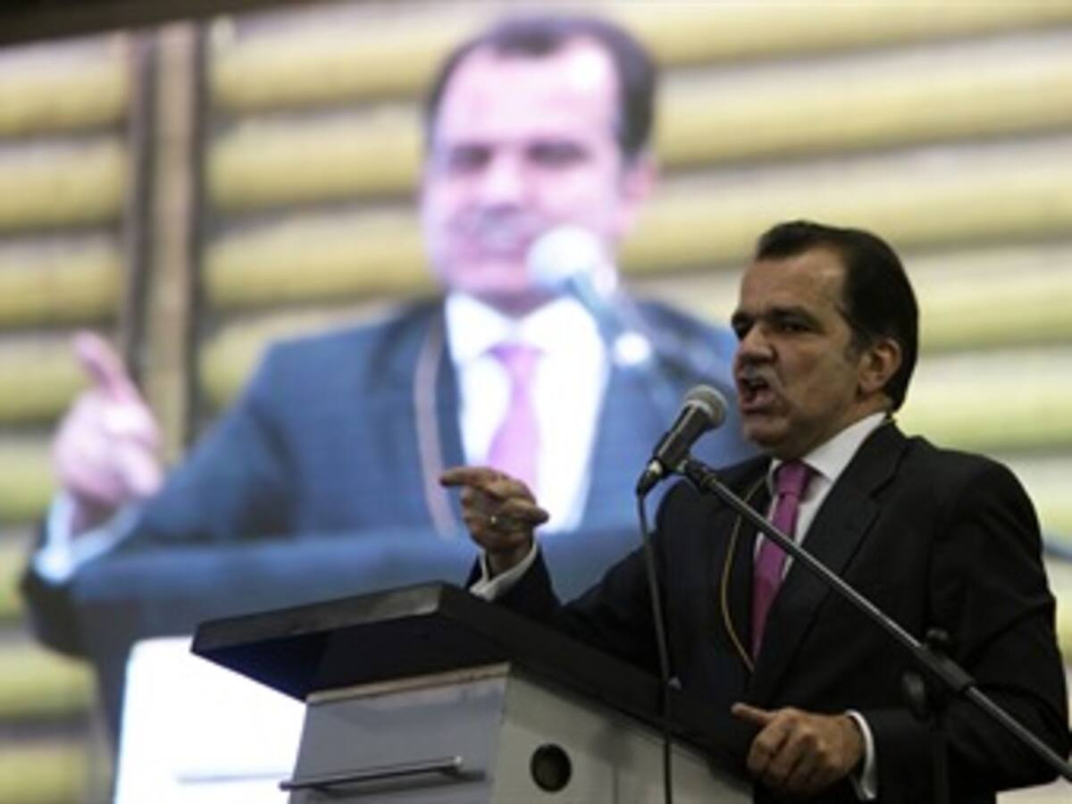 Óscar Iván Zuluaga anda en clases de "expresión" con actriz como profesora