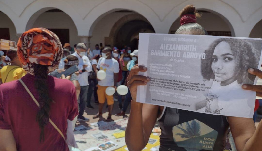 Familiares de la joven desaparecida en Punta Canoa manifestaron que las autoridades han guardado silencio
