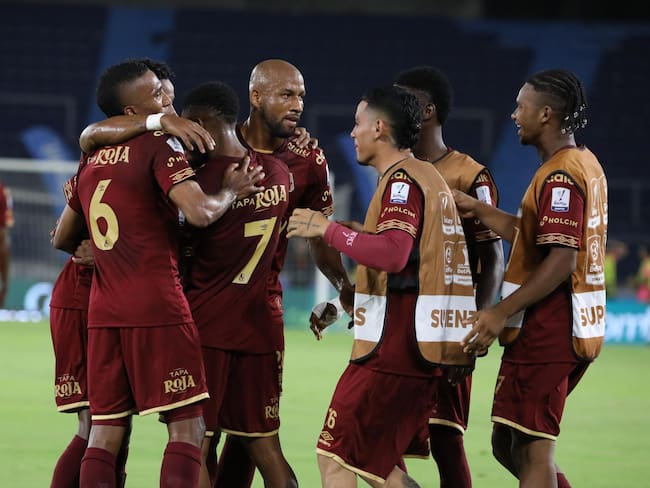 Los jugadores del Tolima festejan uno de sus goles ante el Junior / Colprensa.