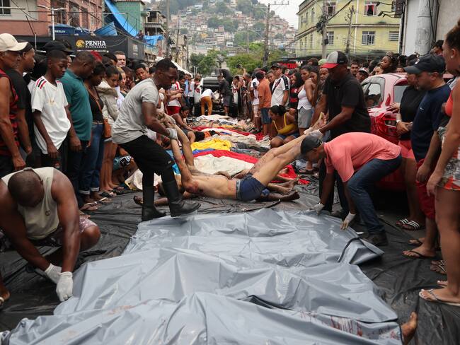 Los residentes de las favelas han encontrado más cadáveres luego de la incursión de las autoridades para frenar las bandas de crimen organizado.
(Foto: Wagner Meier/Getty Images)
