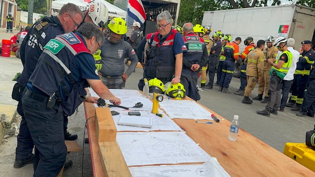 Operación de rescate de Hernán Gil en Venezuela tras terremotos. Fotos: USAR Bomberos de Chile