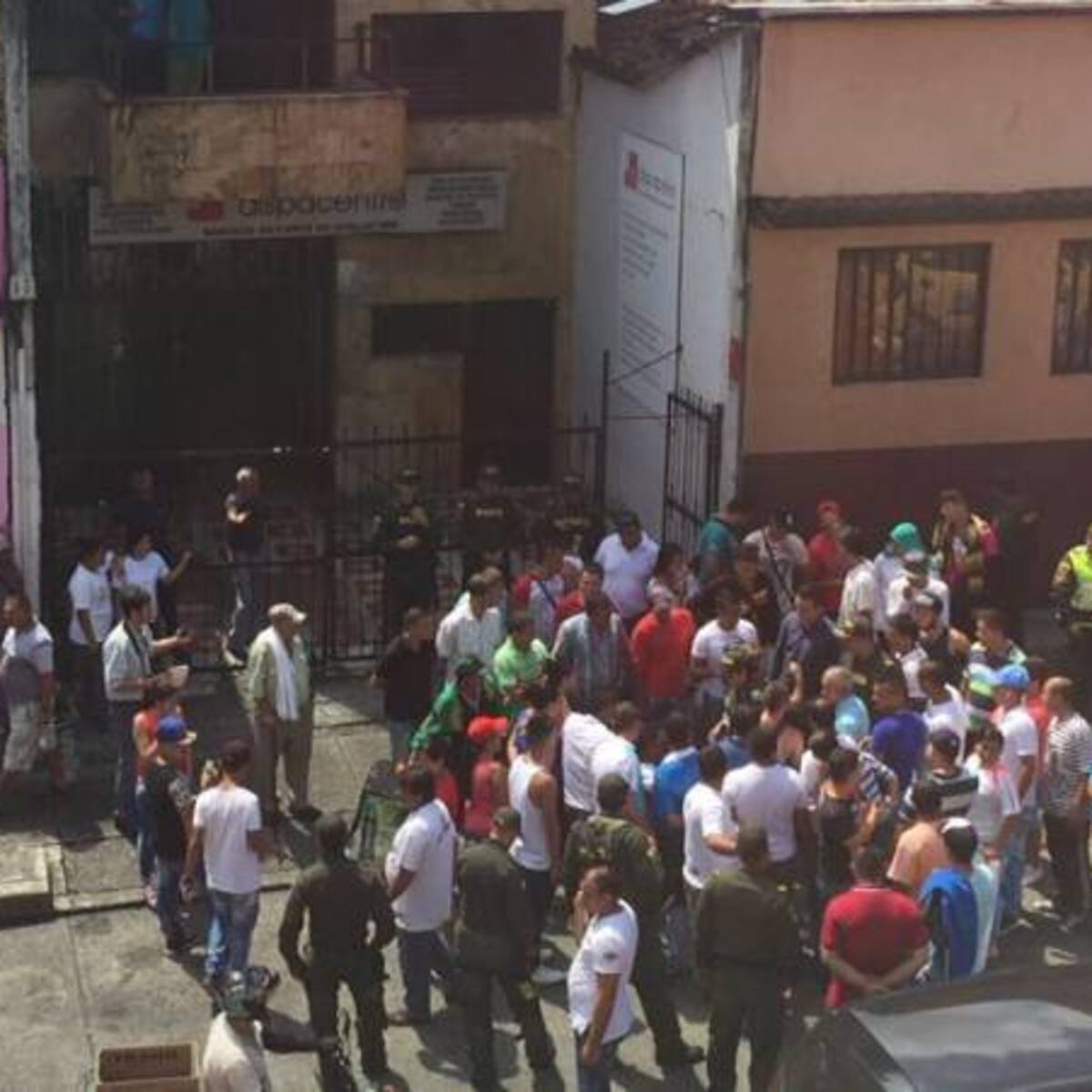 Los transportadores ilegales esperan al alcalde y otra vez bloquean vías