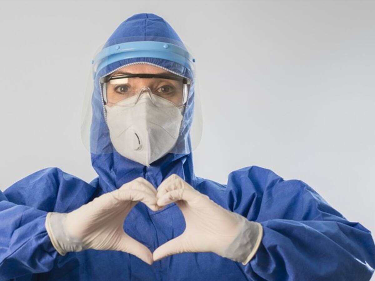 Escuela de Youtubers y W Radio se unen para rendir homenaje al personal de salud